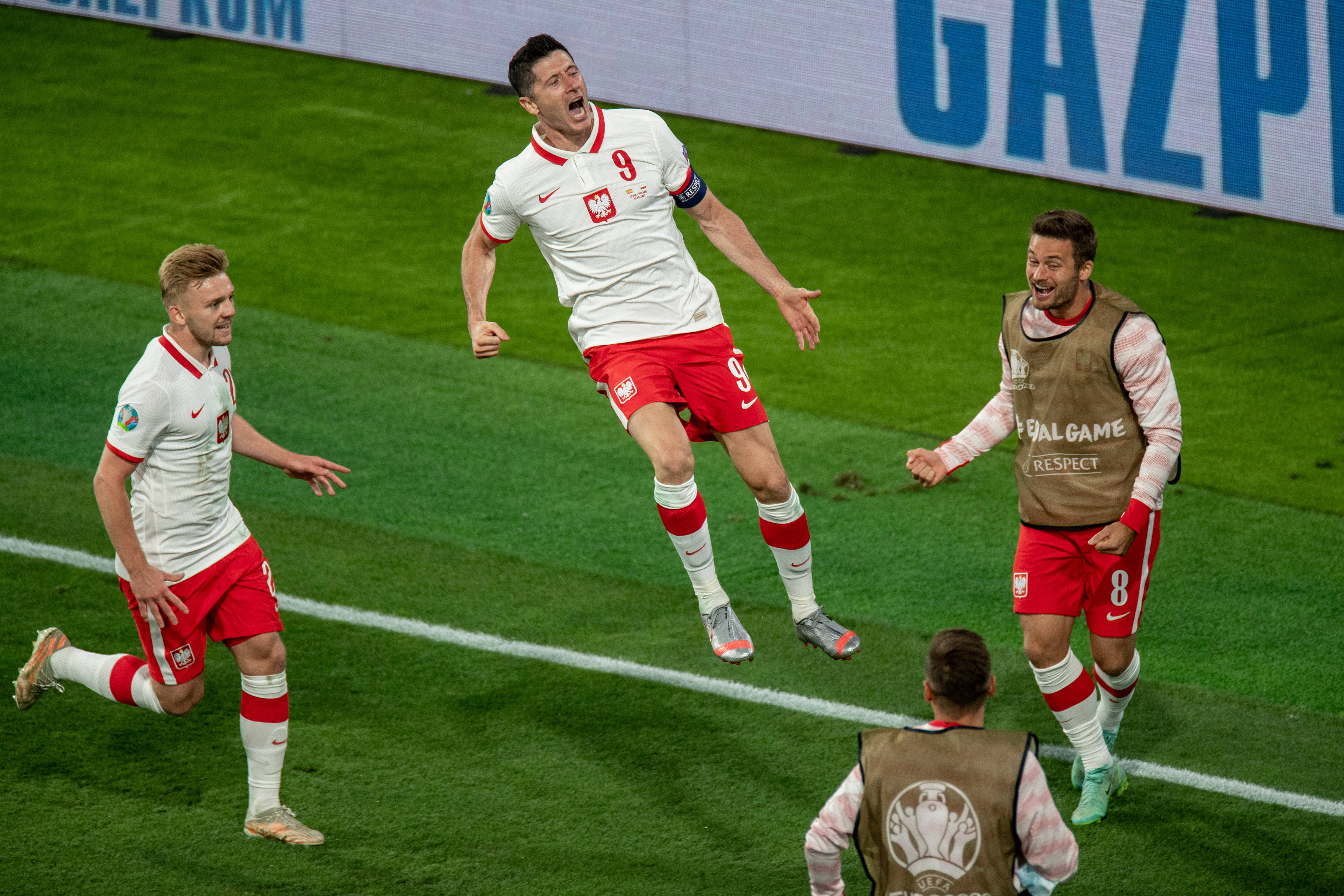 刚刚!莱万多夫斯基在勇士比赛中晋级冲刺阶段塞维利亚调整名单以备意甲,今晚费耶诺德手感冰凉的简单介绍 刚刚!莱万多夫斯基在勇士比赛中晋级冲刺阶段塞维利亚调整名单以备意甲,今晚费耶诺德手感冰凉的简单介绍